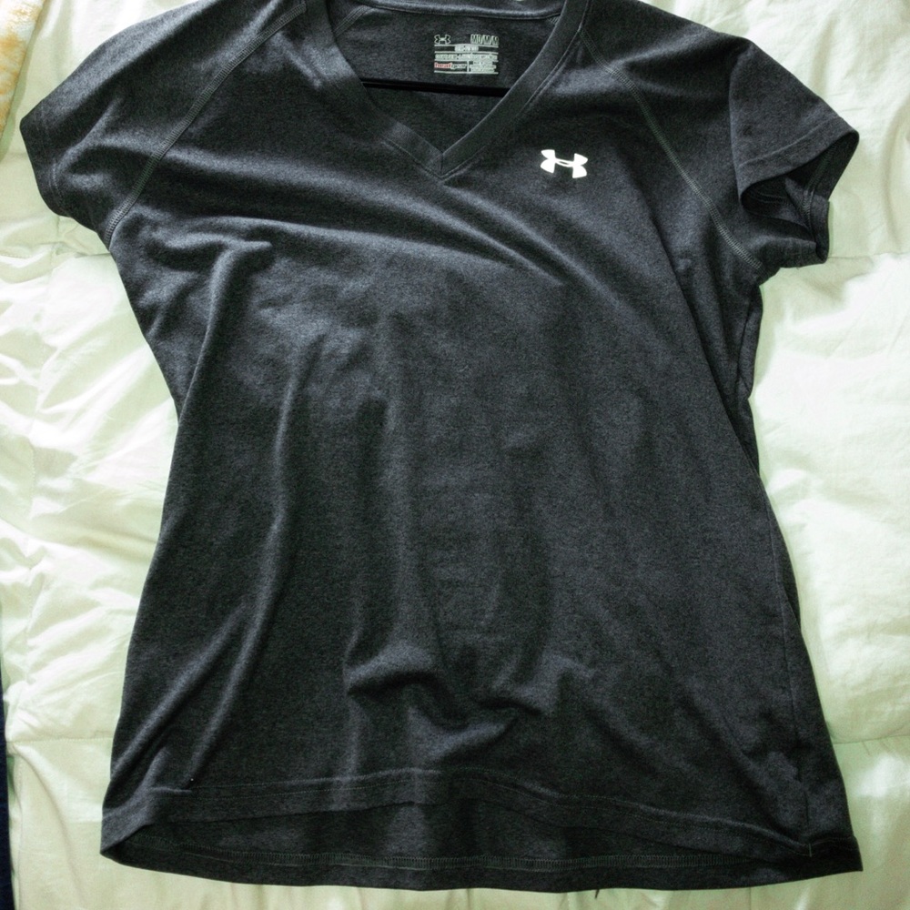 ⭐️ under armour short sleeve dry fit v-neck